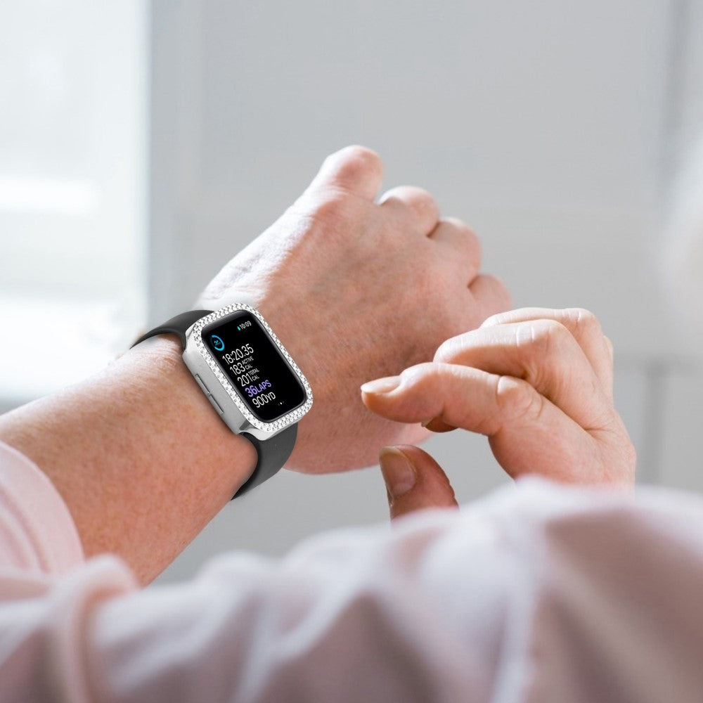 Godt Apple Watch Series 8 (41mm) / Apple Watch Series 7 41mm Cover med Skærmbeskytter i Plastik, Rhinsten og Hærdet Glas - Sølv#serie_2